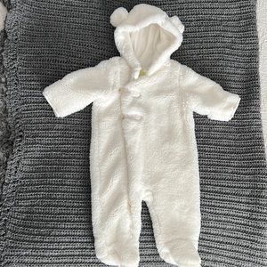 Gymboree Fluffy Onsie Coat in cream. NWT. Size 3-6 months.